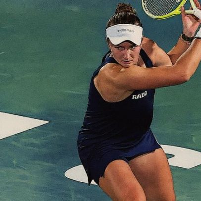 Krejcikova supera Raducanu e avança para enfrentar Swiatek nas semifinais