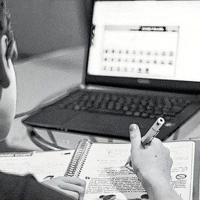 Sete em cada dez alunos do ensino médio utilizam IA generativa em pesquisas escolares