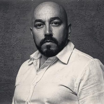 Lupillo Rivera expõe momentos amargos em autobiografia e gera controvérsia