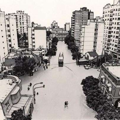 Bahía Blanca se reinventa após tragédia causada por inundação mortal