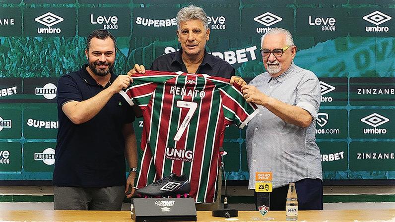 Mário Bittencourt apresenta o técnico Renato Gaúcho (Foto: Reprodução)