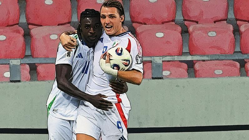 Jogadores da seleção italiana comemoram um gol durante partida contra Israel (Foto: Reprodução)