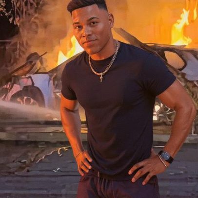 Jogador de futebol americano resgata homem de acidente de carro nos EUA