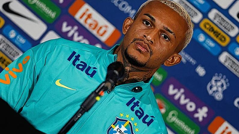 Wesley durante entrevista coletiva da seleção brasileira (Foto: Reprodução)