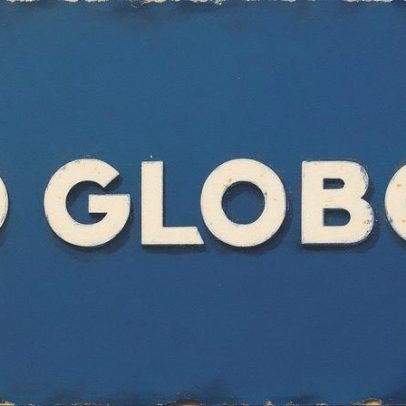 Paes tenta se aproximar de Malafaia, mas acaba ignorado novamente