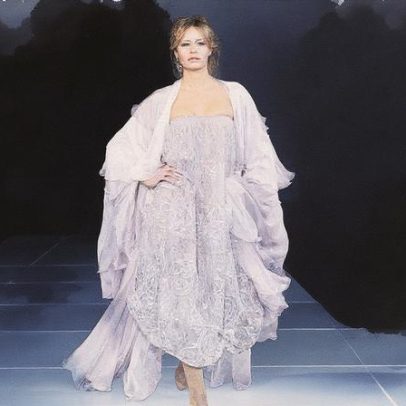 Maria Fernanda Cândido elogia elegância de Giorgio Armani em evento de moda