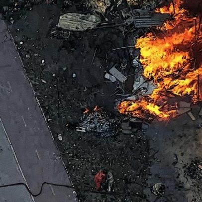 Seop desmantela lava-jatos ilegais em Manguinhos e entulhos são incendiados em protesto