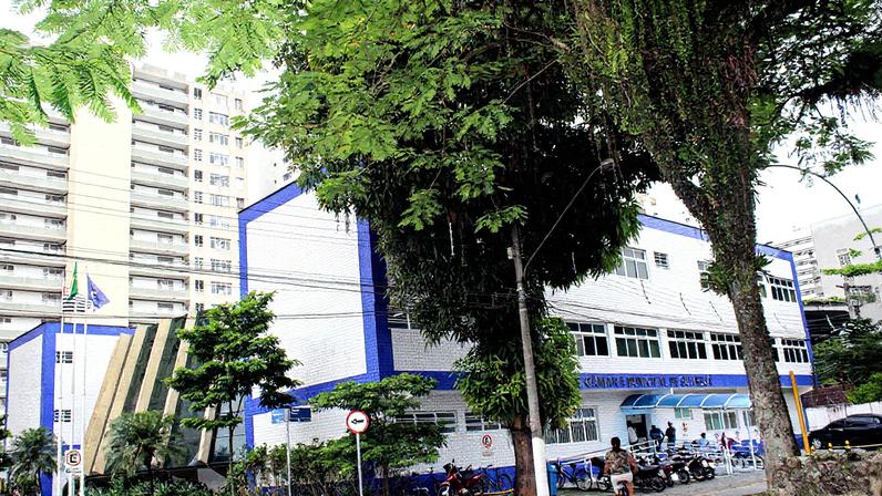 Fachada da Câmara Municipal de Guarujá, onde operação cumpriu mandados de busca (Foto: Reprodução)