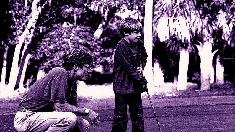 Ator Robert Redford posando com seu neto, Connor Schlosser (Foto: Reprodução)