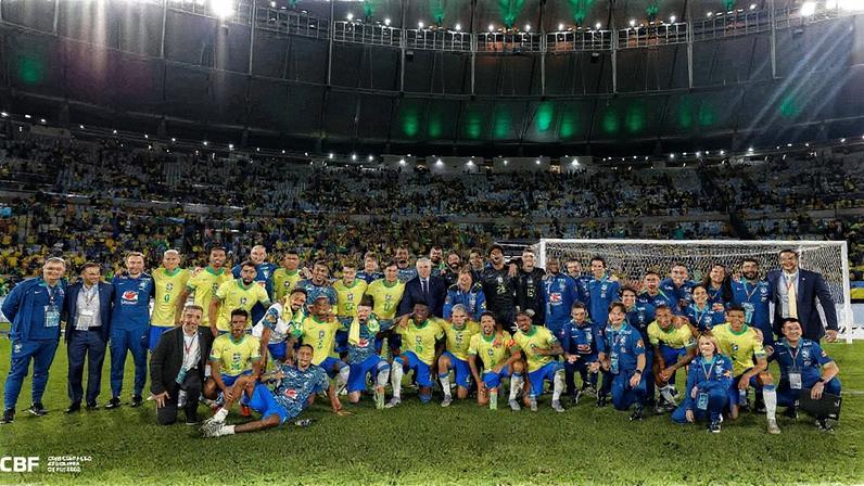 Seleção Brasileira se prepara para enfrentar a Bolívia no Estádio de El Alto, a 4.070m de altitude (Foto: Reprodução)