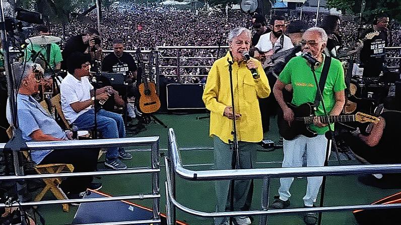 Gil e Caetano cantam em Copacabana (Foto: Reprodução)