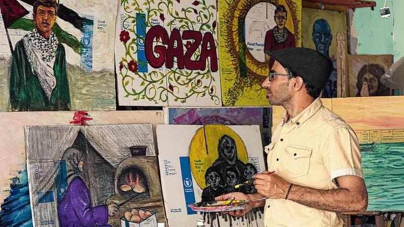 Ahmed Muhanna has explained that that he began painting on aid boxes due to a lack of art material Photo: The United Nations World Food Programme (WFP)