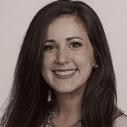 Mulher de 32 anos fatura US$ 122 mil anuais na saúde sem ser médica