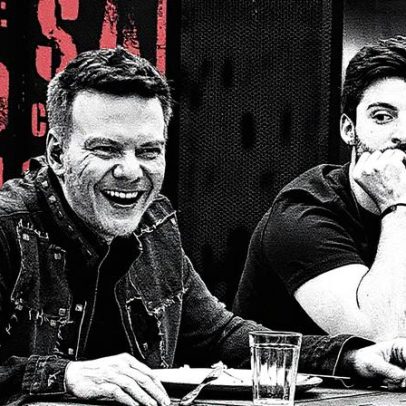 Estrela da CasaTeló compartilha história divertida sobre o caçula no palco