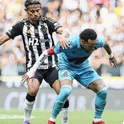 Arbitragem e VAR são criticados por erros em pênalti de Scarpa em Neymar