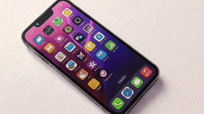 iPhone 16e foi lançado em fevereiro e é a opção 'barata' da Apple (Foto: Reprodução)