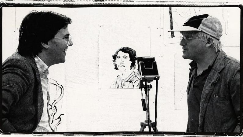 Peter Goulds e David Hockney posam juntos em 1979 (Foto: Reprodução)