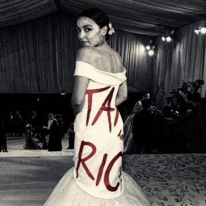 Anna Wintour comenta sobre o vestido 'Tax the Rich' de AOC no Met Gala