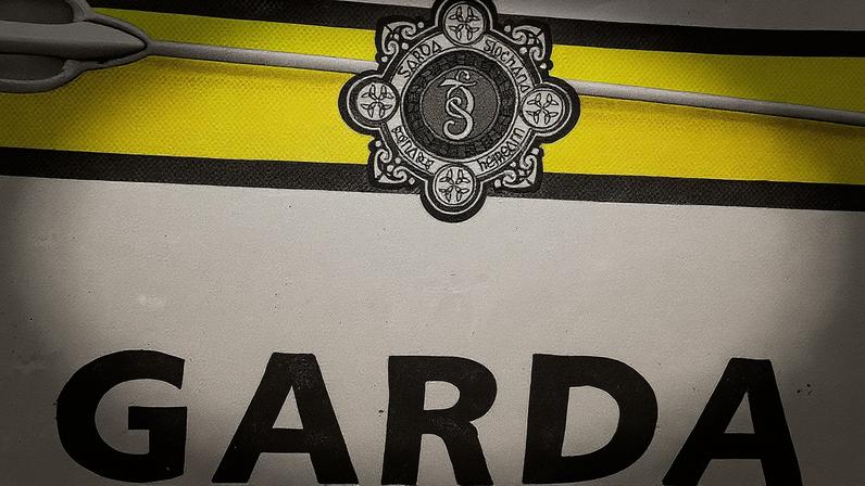 Mulher de 38 anos foi pronunciada morta no local (Foto: Reprodução)