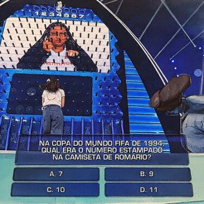 Luciano Huck se desespera e deita no palco durante retorno do The Wall