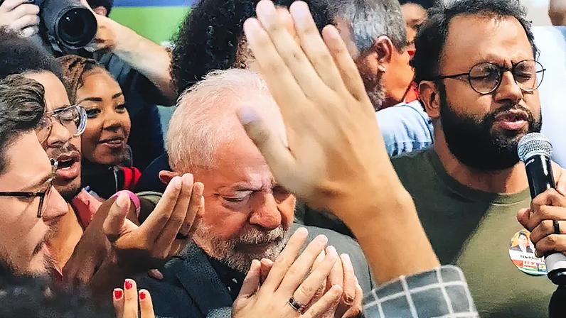 Presidente Luiz Inácio Lula da Silva e pastor Henrique Vieira em cena do documentário 'Apocalipse nos Trópicos' (Foto: Reprodução)