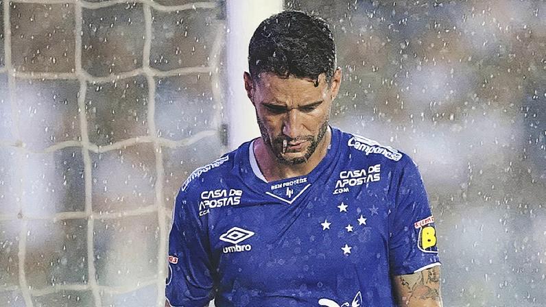 Thiago Neves em ação durante partida pelo Cruzeiro (Foto: Reprodução)