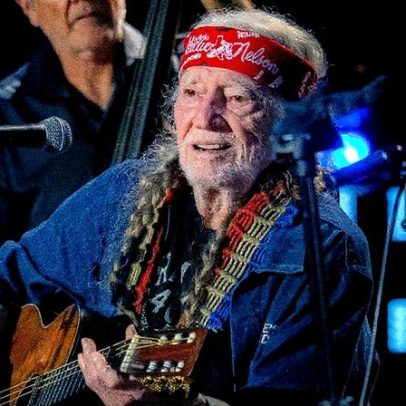 Willie Nelson e Neil Young defendem agricultores contra o poder corporativo na América