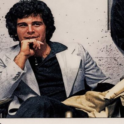 Livro de aniversário de Epstein revela contribuições de diversas personalidades