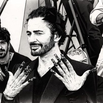 Marc Jacobs atrai olhares de fotógrafos no Festival de Cinema de Veneza 2025