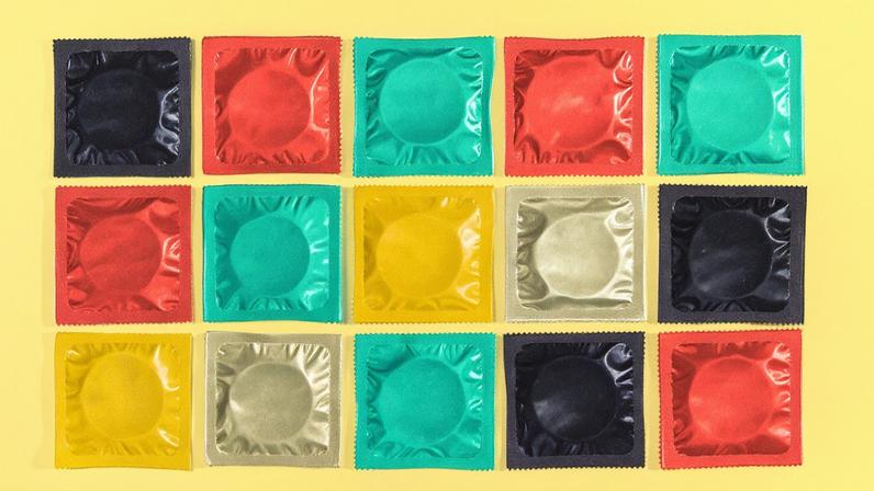 Falar sobre sexo com naturalidade pode fortalecer a relação de confiança entre pais e filhos na adolescência (Foto: Reprodução)