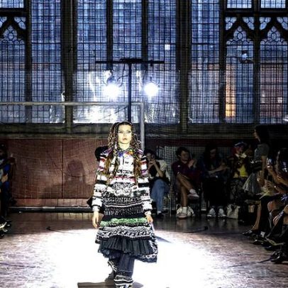 Londres se destaca na moda global com criatividade e resistência cultural