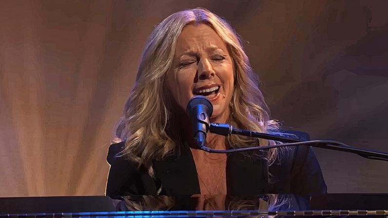 Sarah McLachlan se apresenta com a balada 'Better Broken' no programa de Jimmy Kimmel (Foto: Reprodução)