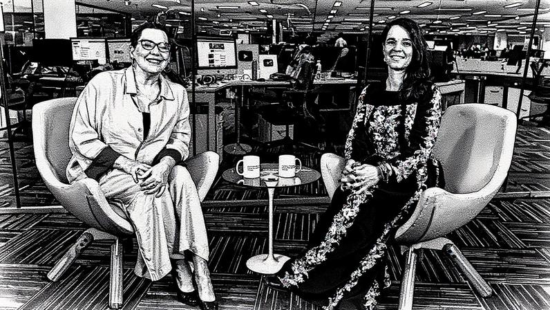 Ana Beatriz Nogueira e Maria Fortuna na redação de OGLOBO (Foto: Reprodução)