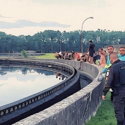 Jovem de 18 anos perde a vida afogado em tanque de esgoto na Pavuna