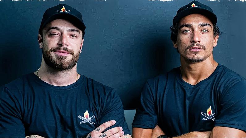 Felipe Titto e Gabriel Farrel posam juntos para a foto (Foto: Reprodução)