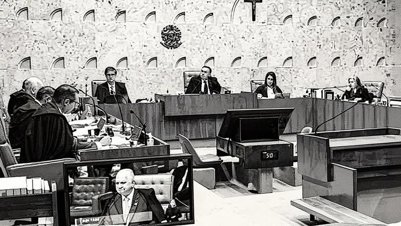 Plenário do Supremo Tribunal Federal com cadeiras e mesa de julgamento visíveis (Foto: Reprodução)