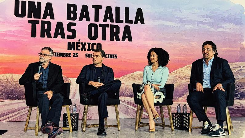 Paul Thomas Anderson, Leonardo DiCaprio, Chase Infiniti e Benicio del Toro em coletiva de imprensa de 'Uma batalha após a outra' no México (Foto: Reprodução)