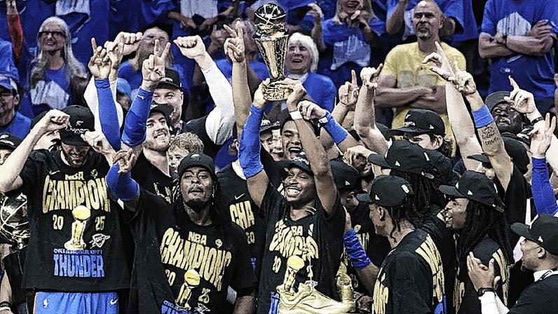 Shai Gilgeous-Alexander levanta o troféu de MVP das Finais da NBA com o Oklahoma City Thunder (Foto: Reprodução)