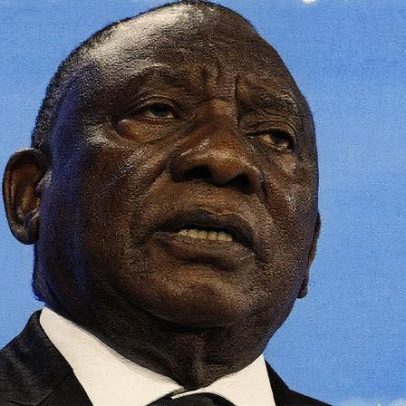 Trio é condenado por roubar milhões escondidos em sofá de presidente sul-africano