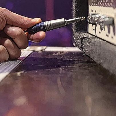 Projeto inova ao lançar coleção de dicionários sobre sonoridade no teatro