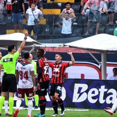 Dudu é expulso em partida e Osvaldo critica decisão com 'burro'