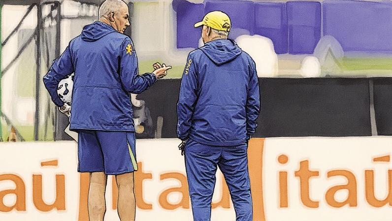 Carlo Ancelotti, de boné, conversa com o auxiliar Paul Clement durante um treino da Seleção Brasileira (Foto: Reprodução)