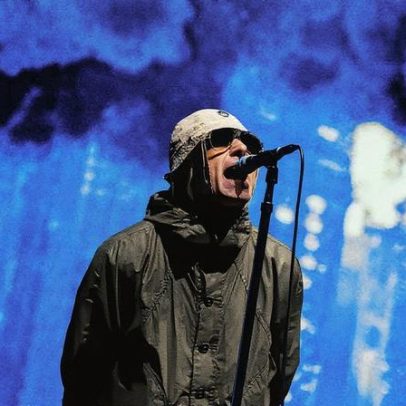 Oasis lança versão acústica de 'Morning Glory' para celebrar 30 anos do álbum