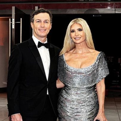 Ivanka Trump brilha em vestido prateado deslumbrante em gala com Jared Kushner