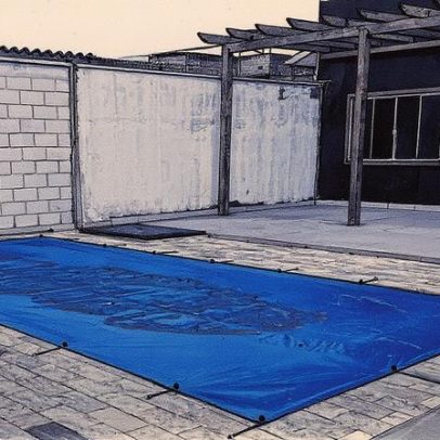 Mãe alerta sobre riscos de acidentes em piscinas após filha quase se afogar