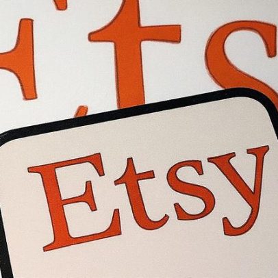Ações em destaque ao meio-dia: Etsy, EchoStar, Robinhood e Canada Goose se movimentam