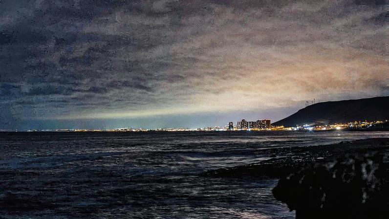 Jovem estuda astronomia em seu apartamento em Antofagasta (Foto: Reprodução)