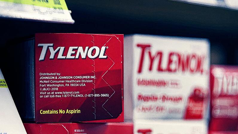 Ações da Kenvue caíram 19% este ano após falta de novas evidências científicas sobre advertência do governo (Foto: Reprodução)