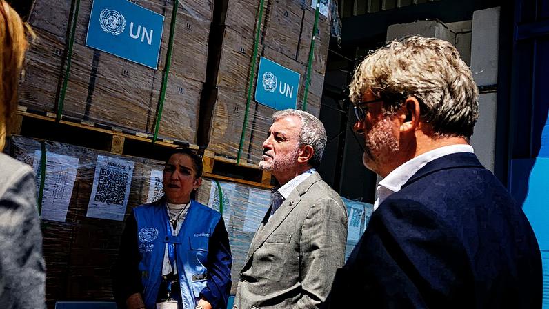 O prefeito Jaume Collboni durante visita a projetos da UNRWA na Jordânia, em agosto (Foto: Reprodução)