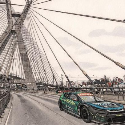 Felipe Massa acelera pelas ruas de São Paulo em carro da Stock Car